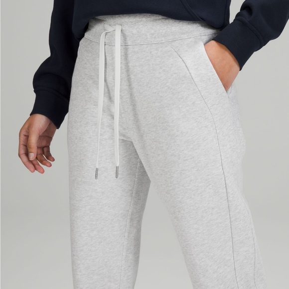 ☑️LULULEMON SCUBA CROPPED 7/8 JOGGER LIGHT GRAY XXS - Picture 2 of 8
